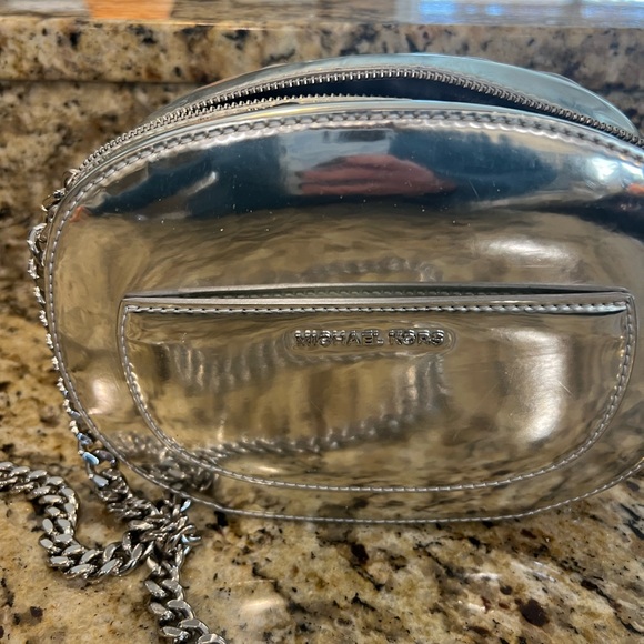 Michael kors crossbody purse - Picture 4 of 9